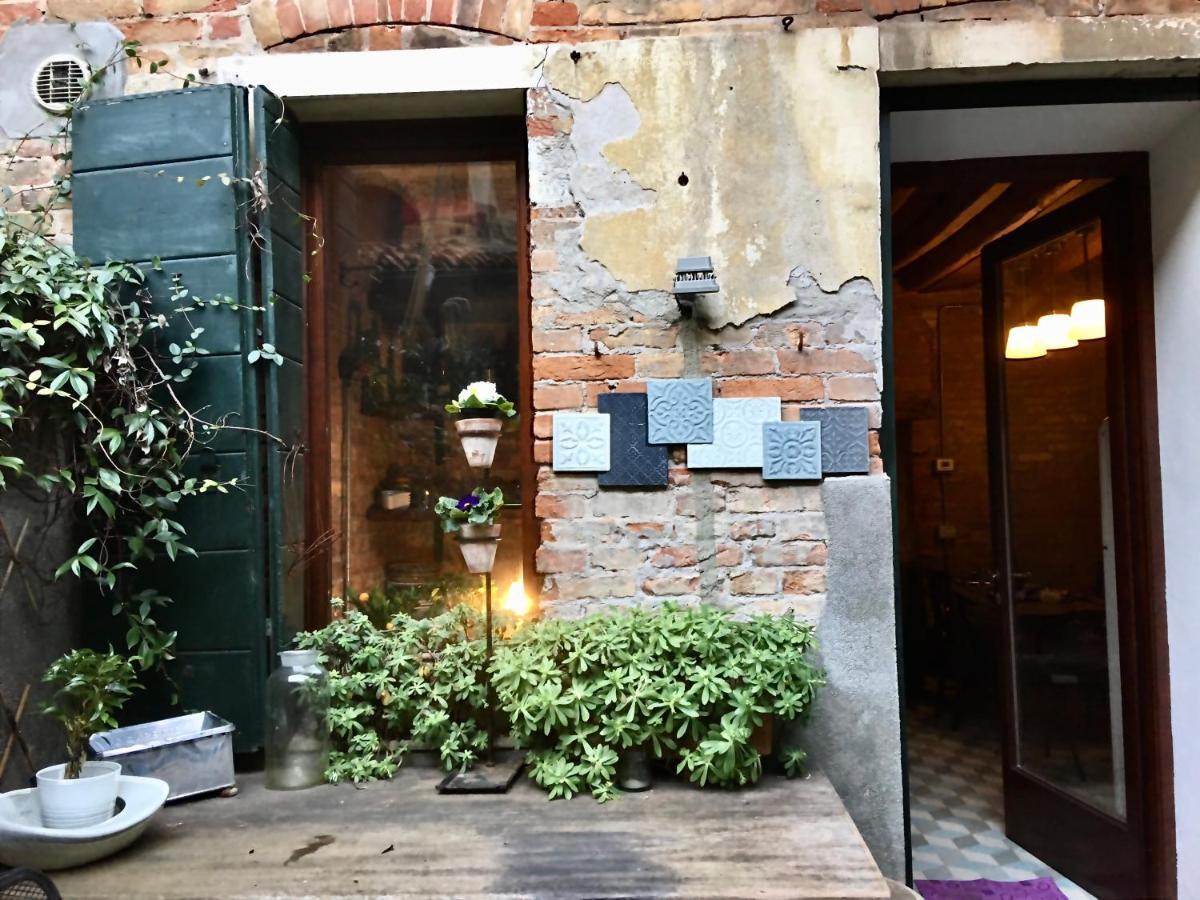 Il Buco Della Suora * Venecia