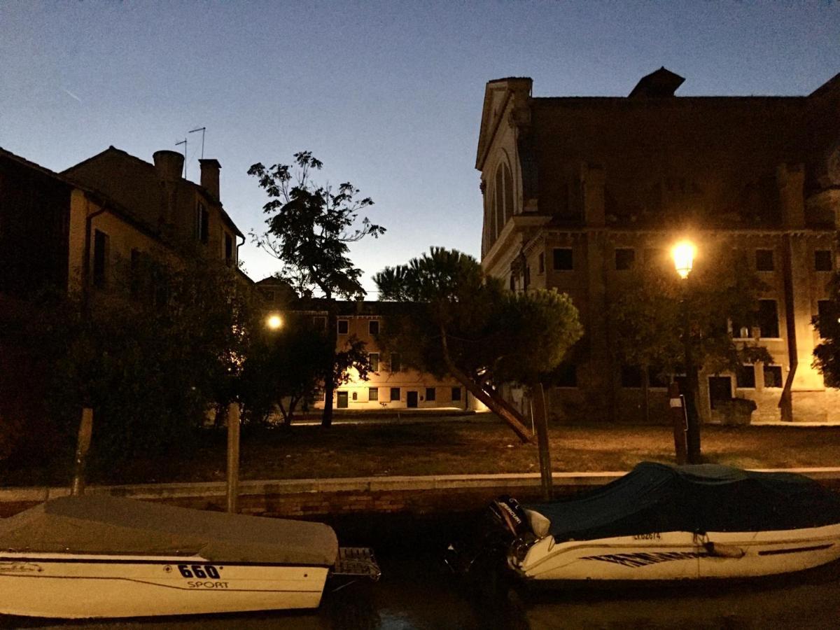 Il Buco Della Suora * Venecia